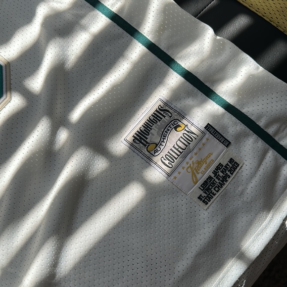 LeBron James’ High School Jersey - Picture 3 of 5